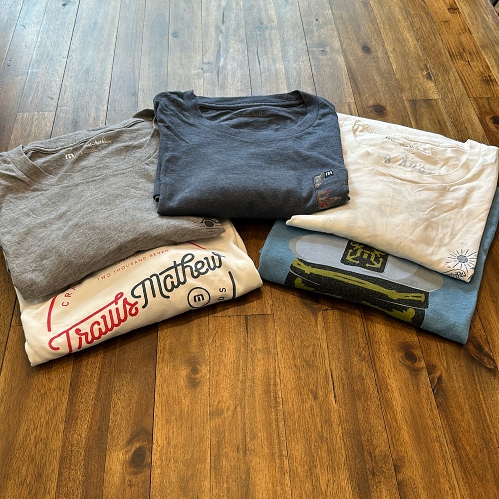 Travis Mathew T-shirt bundle size L